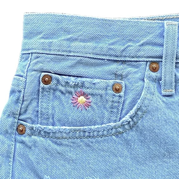 Hand Embroidered Levi’s button fly 501 High Rise Distressed Short Sh… - Picture 4 of 8